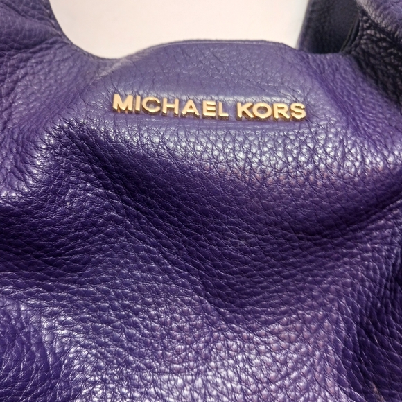 MICHAEL MICHAEL KORS Purple Textured Leather Roomy Shoulder Bag GoldtoneHardware - Picture 8 of 16